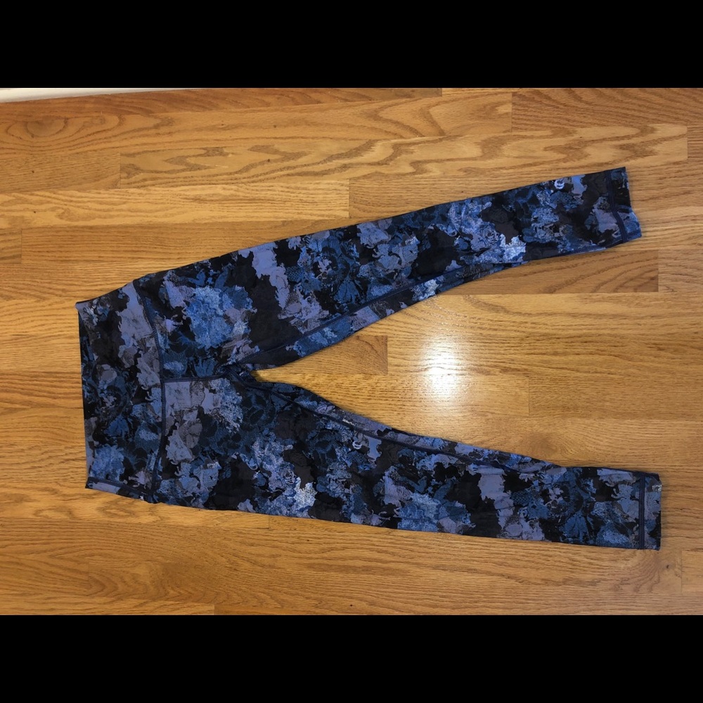 Lululemon barely worn leggings size 6